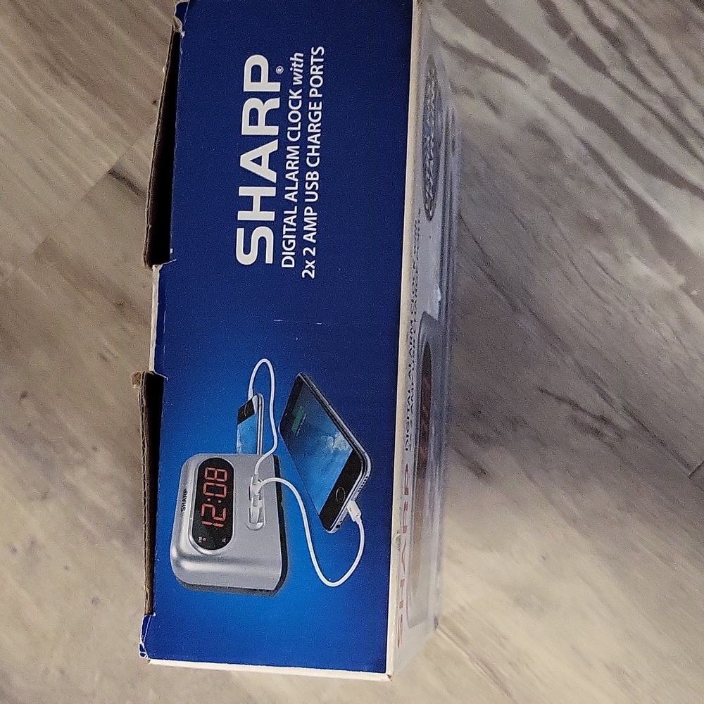 Sharp Digital Alarm clock USB - Picture 2 of 5
